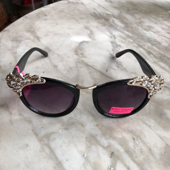 Betsey Johnson Accessories - NWT Betsey Johnson Cat Eye Rhinestone Sunglasses